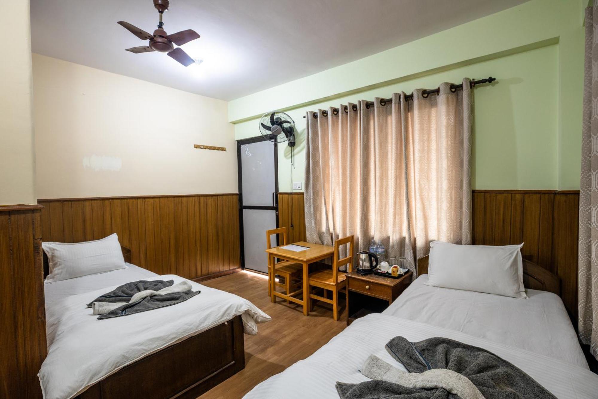 Hotel Harmony & Little Bites Bistro Jawlakhel Экстерьер фото