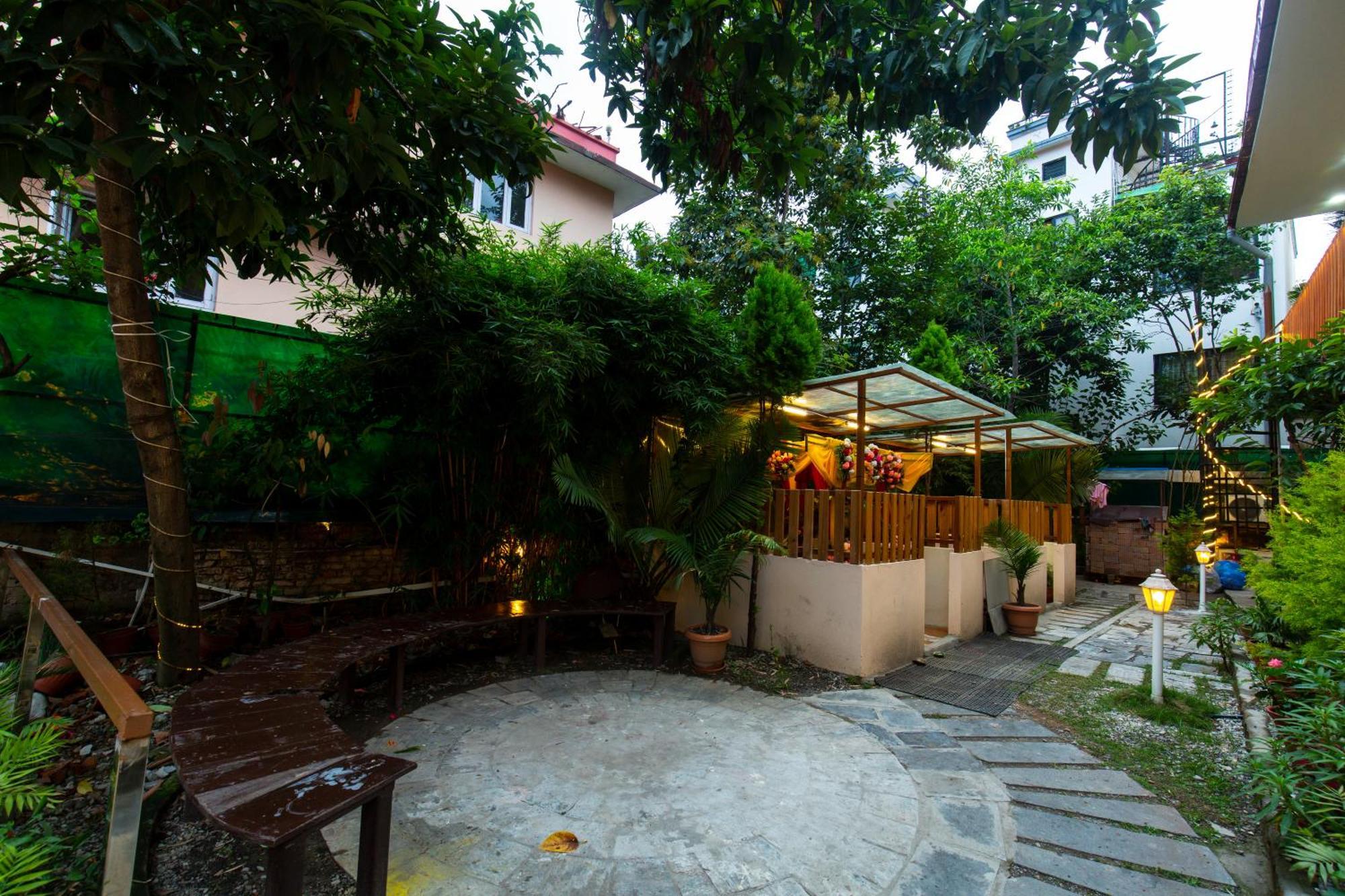 Hotel Harmony & Little Bites Bistro Jawlakhel Экстерьер фото